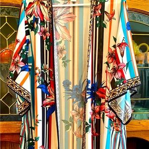 Gorgeous Summer kimono! Vibrant colors, beautifully made, An absolute stunner!